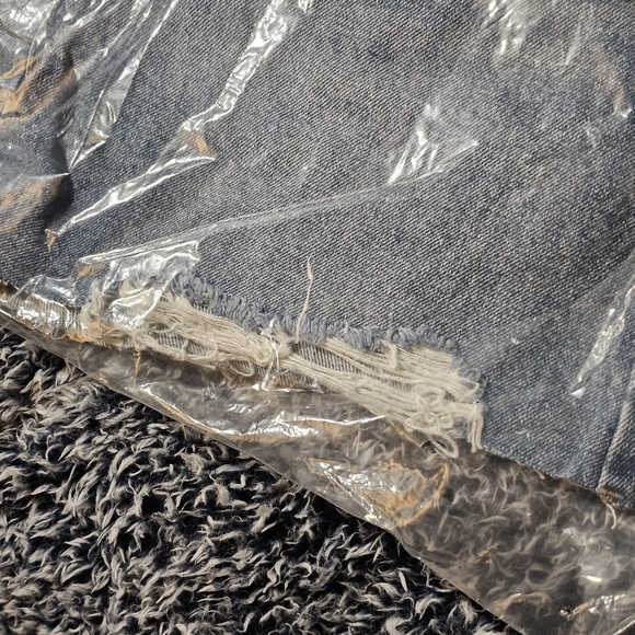 NEW Blank NYC 'Cruise Control' Distressed Denim Shorts size 30 - Picture 5 of 8